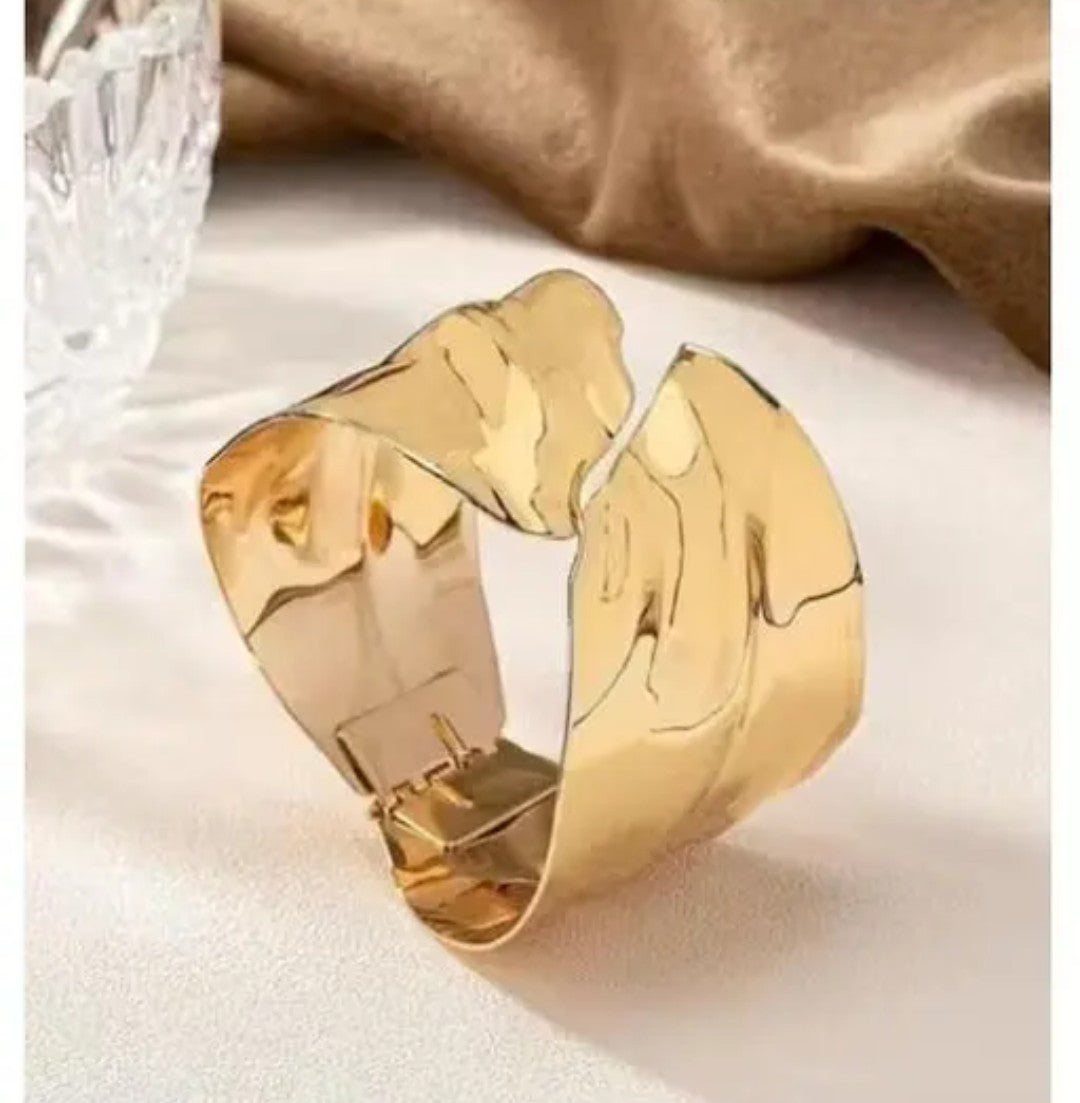 Korean Bracelet Artificial Dazzling Rose Gold Cuff Bracelet: Stunning Jewelry for Women, Perfect for Parties and Special Occasions, Elevate Your Style with Glamour.