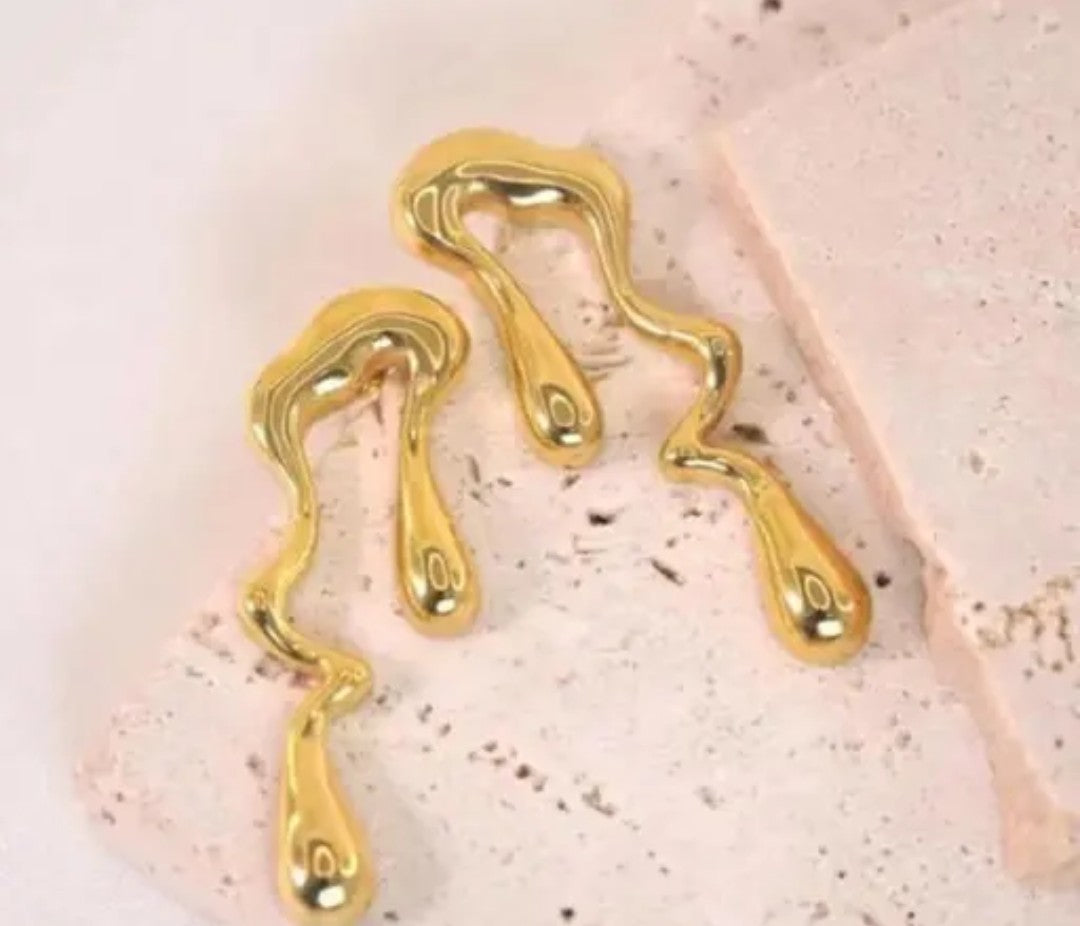 Golden fluid drop earrings